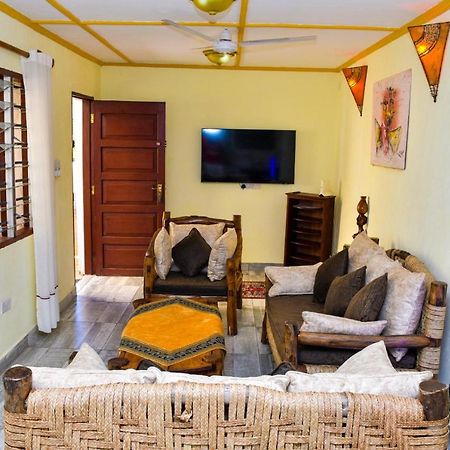 Apartmenthaus Salama Villen In Diani Diani Beach Kültér fotó