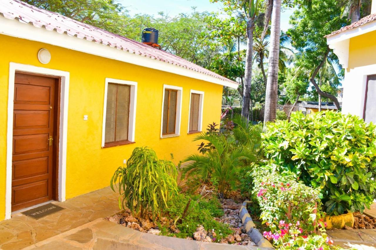 Apartmenthaus Salama Villen In Diani Diani Beach Kültér fotó
